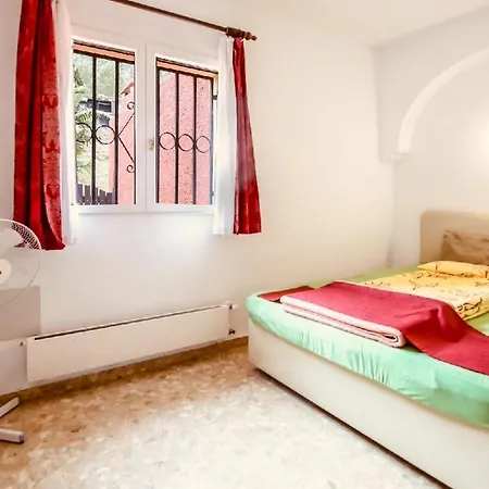 Pinkflamingo ゲストハウス デニア